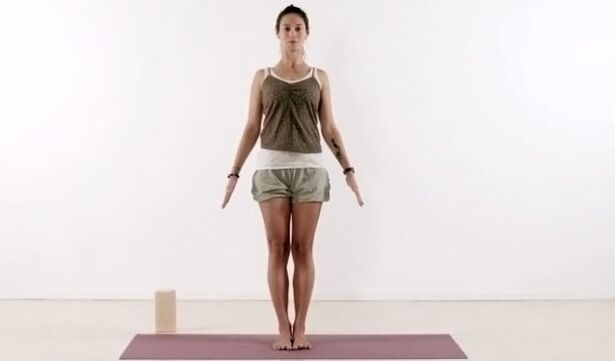 Yoga Tadasana Pose για απώλεια βάρους